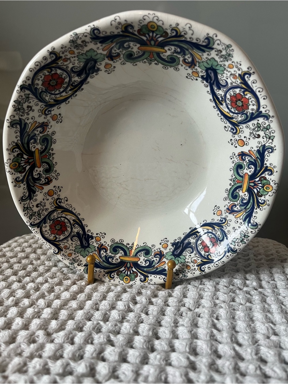 EFFETTI Decorative Floral Scroll Ceramic serving bowls in HANDMADE IN ITALY.